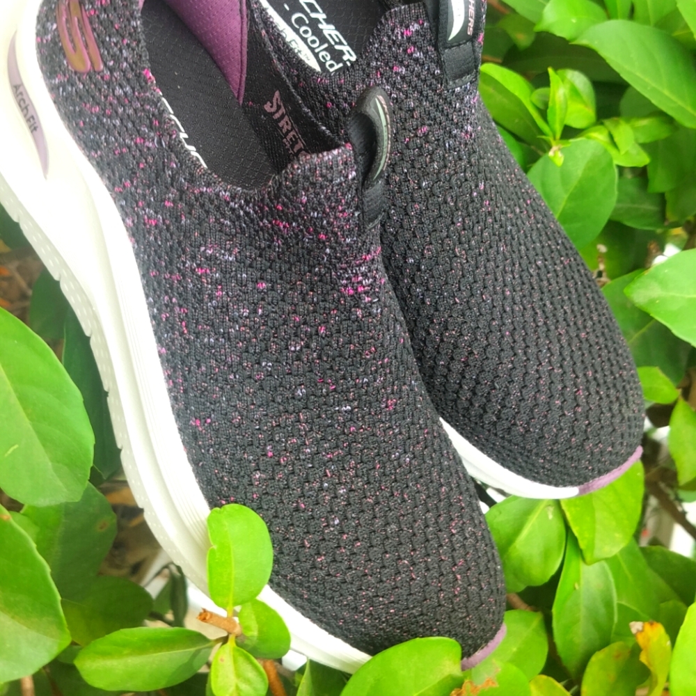 Skechers Women's Black Slip-ons With Purple Accent Size 8 1/2, New